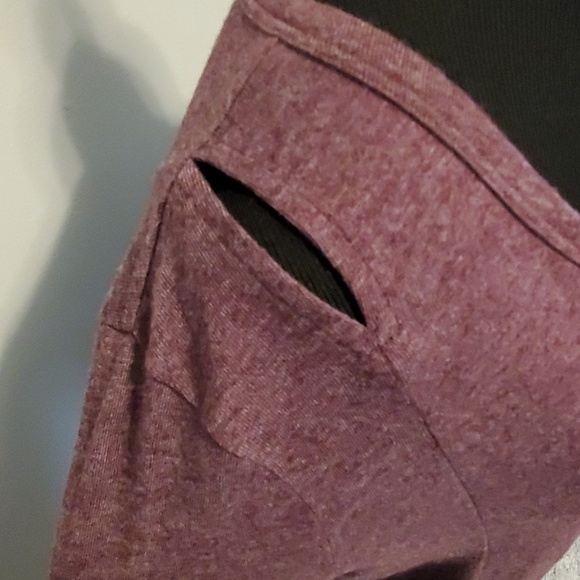 Very pretty purple sweater with shoulder detail - Picture 2 of 6